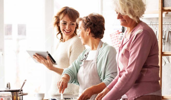 Personas con Audífonos - Audio Pina